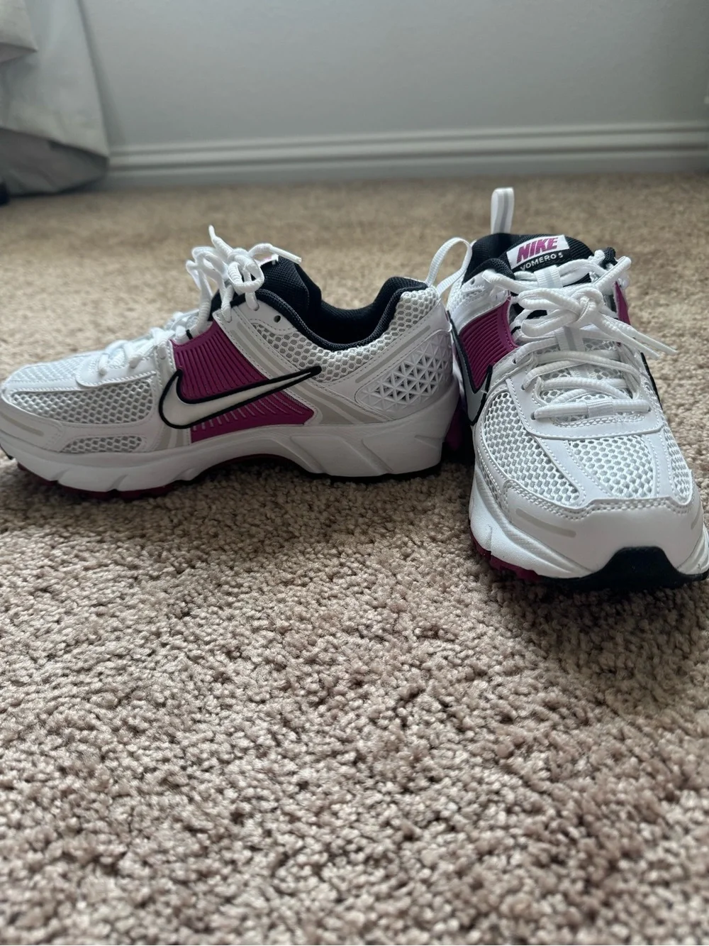 NEW Nike Vomero 5 Women's 7.5 Youth 6 Pink/Black/Silver Sneaker HF6998-102 Sport